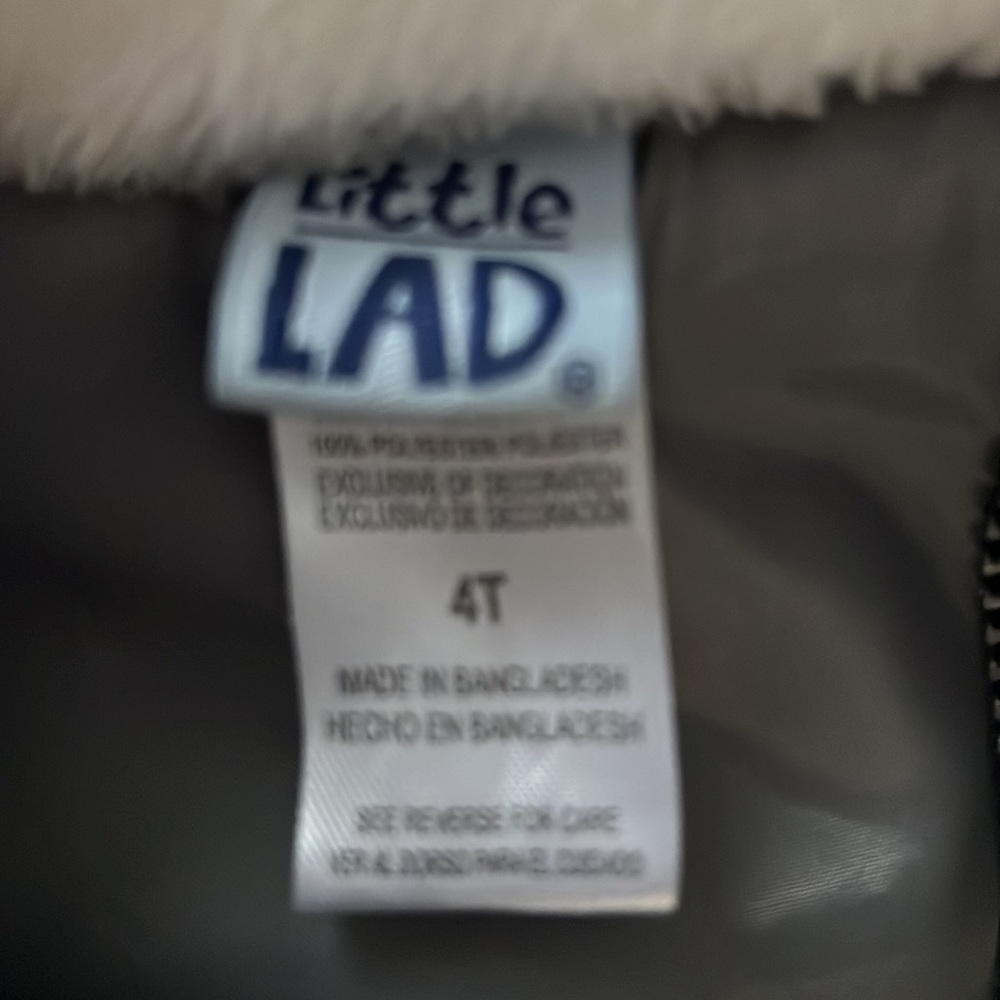 Very cute and warm vest from a non smoker, no pets home. - Picture 2 of 3